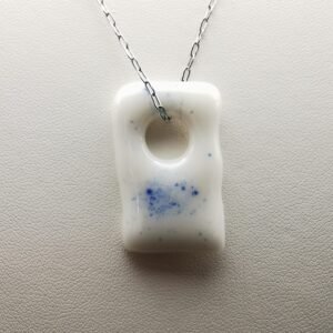 Pendentif Blanc bleuté