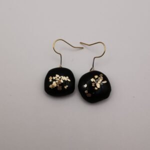 Boucles d’oreilles noires doirées