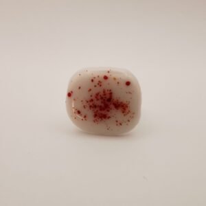 Bague blanche et rouge