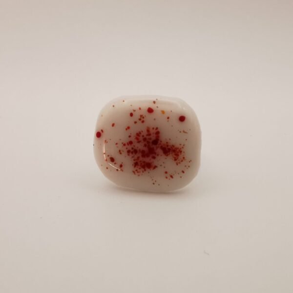 Bague blanche et rouge