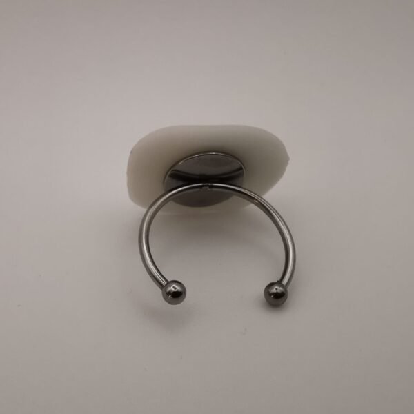 Bague blanche et bleu